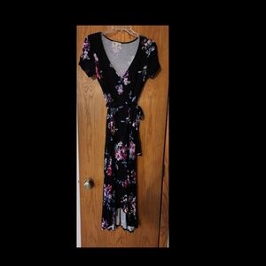 Size Medium Black flowered short sleeved dress